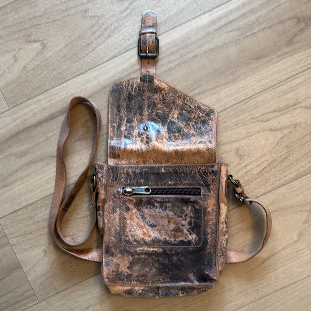 Vintage Leather Crossbody Bag - Picture 5 of 5